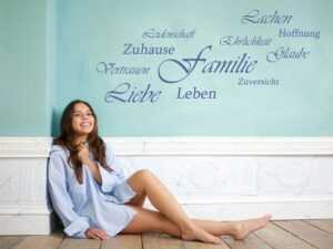 Wandtattoo "Familie Zuhause Lachen Vertrauen..."