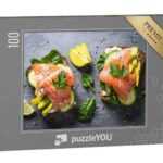 puzzleYOU Puzzle Offenes Sandwich mit Lachs, Spinat und Avocado, 100 Puzzleteile, puzzleYOU-Kollektionen Essen und Trinken