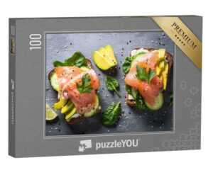 puzzleYOU Puzzle Offenes Sandwich mit Lachs, Spinat und Avocado, 100 Puzzleteile, puzzleYOU-Kollektionen Essen und Trinken